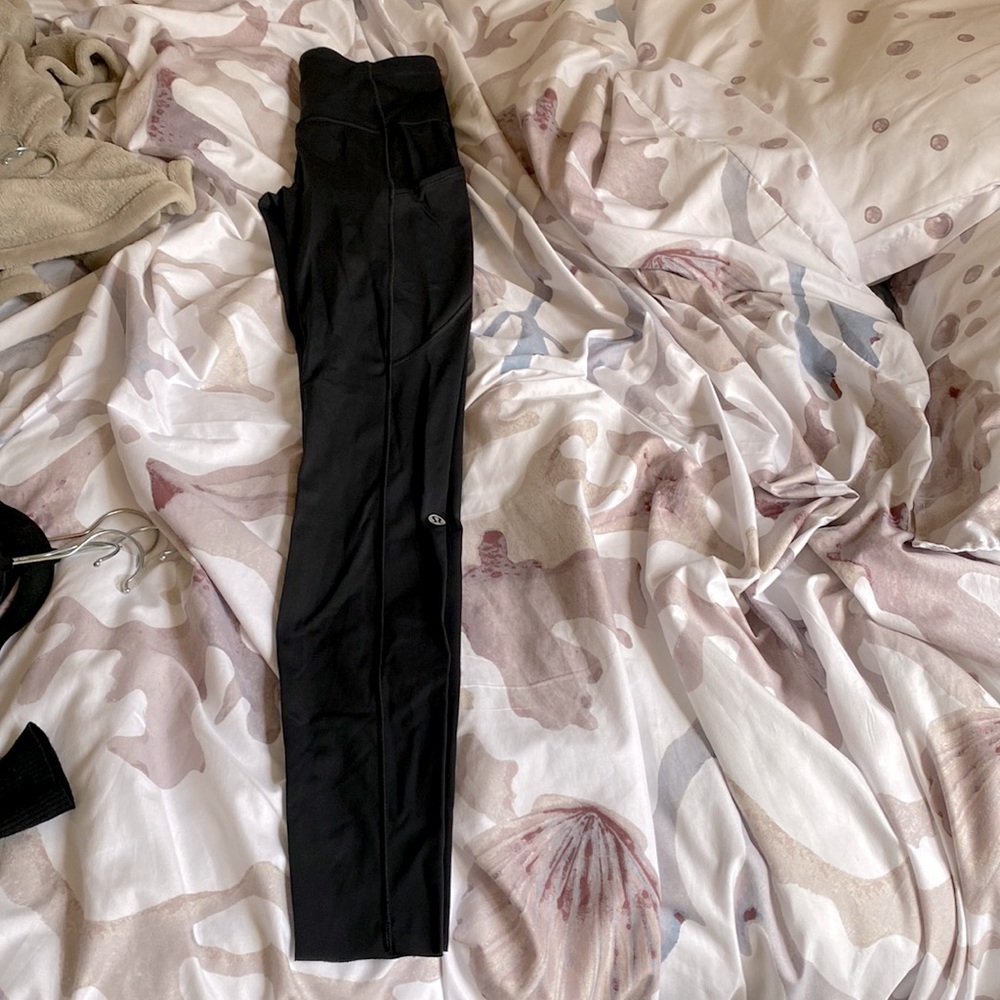 Lululemon size 4 leggings with side pockets